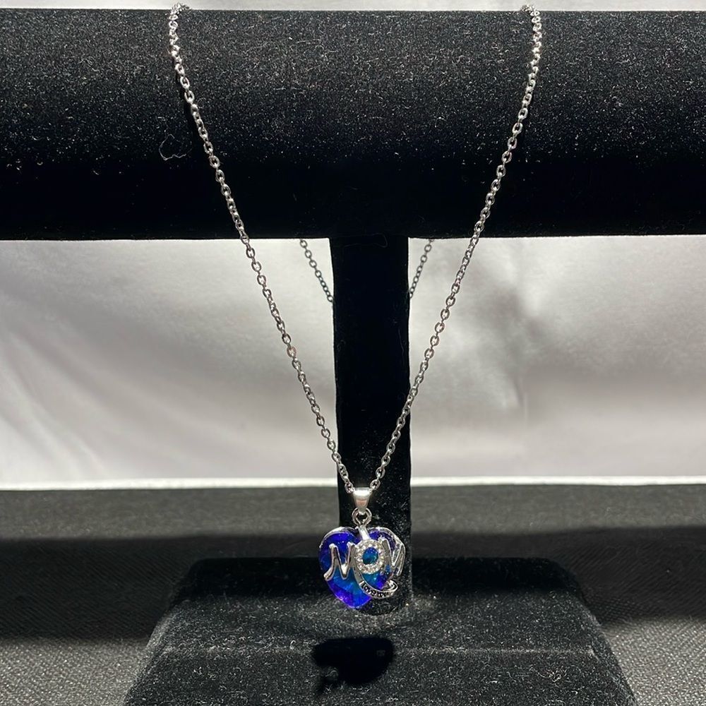 Mom pendent necklace
